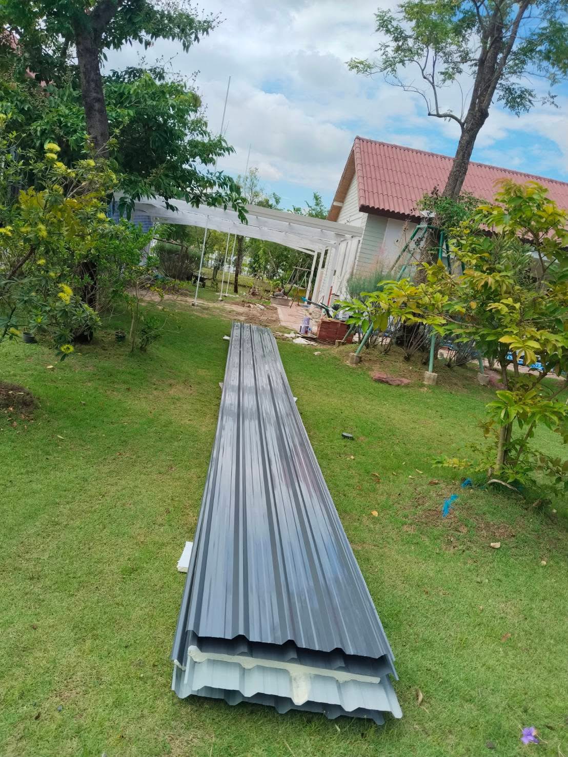 ลอนตรงสีเทาพร้อมติดตั้ง
