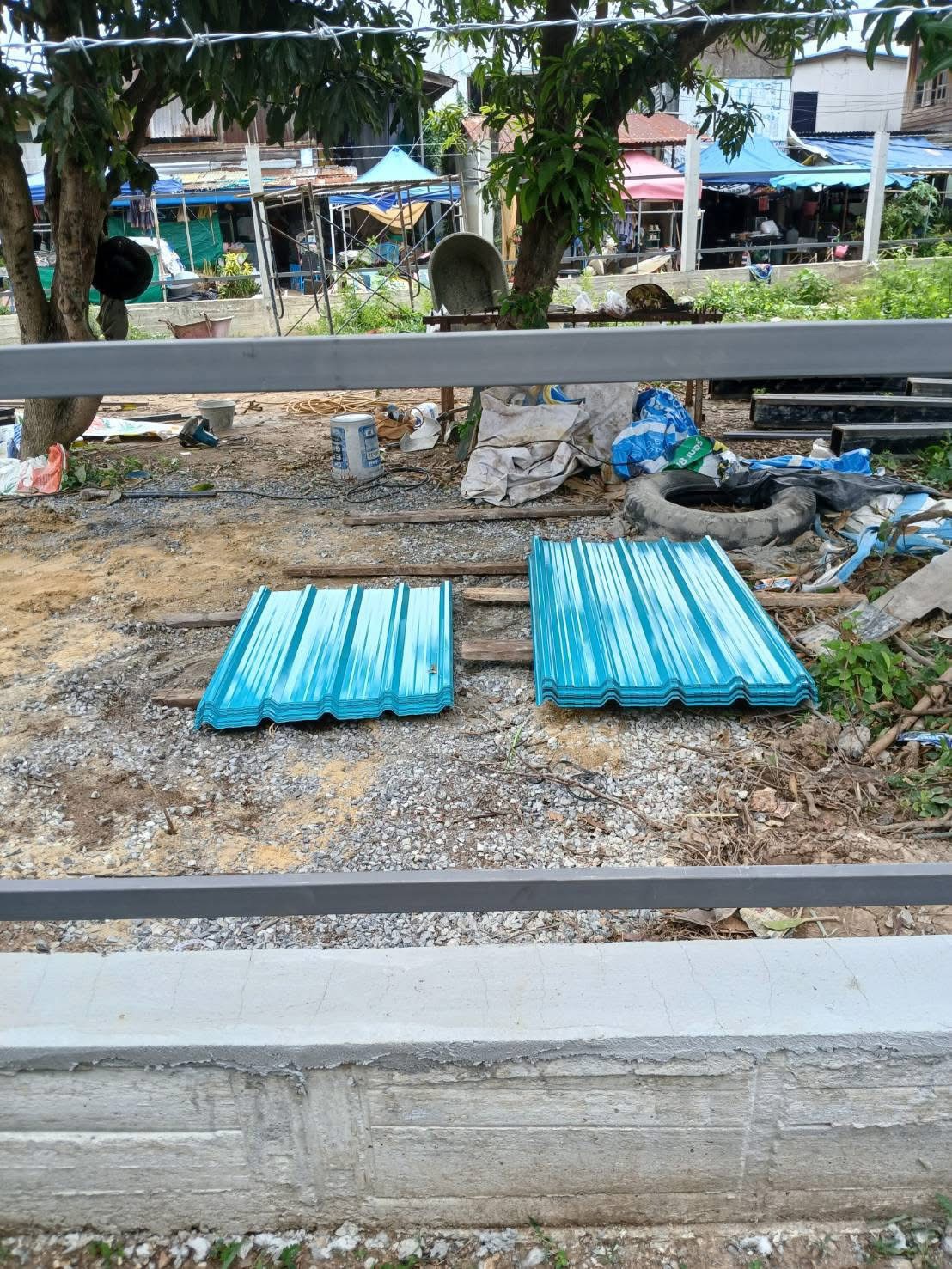 ลอนคลิปสีฟ้าพร้อมติดตั้ง